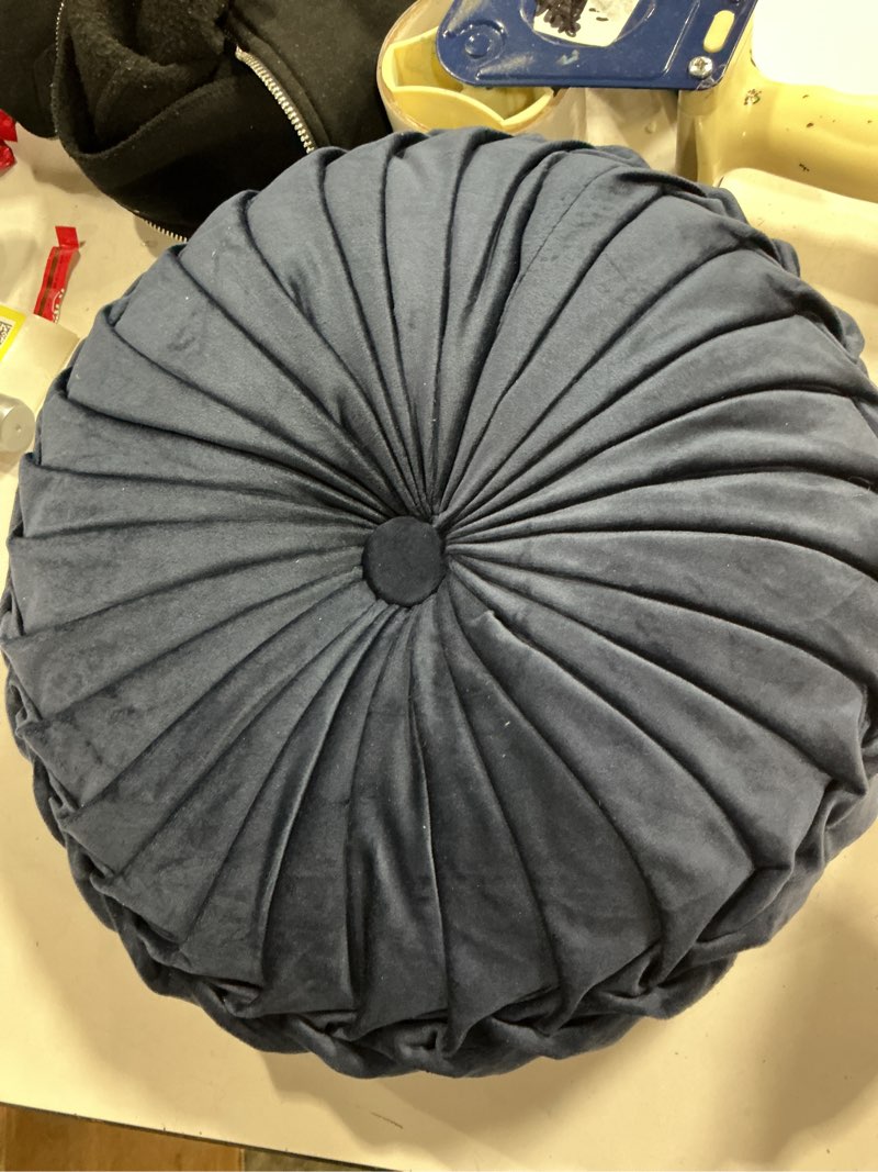 Condition photo showing New/Like New for Elegant round pillow for sofa, living room decoration