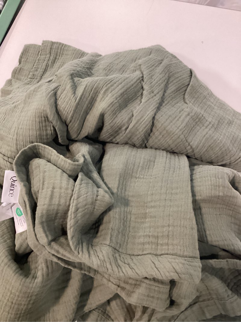 Condition photo showing Good Condition for cotton blanket king olive