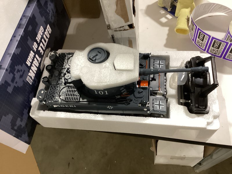 Condition photo showing Good Condition for supdex rc tank, 1:18 alloy metal german tiger i remote control army model toys, 2.4ghz rc vehicle with smoke, sound and lights, military tank for adults and kids