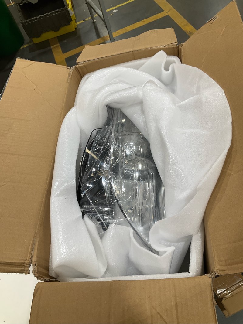 Condition photo showing Good Condition for headlight assembly for mercedes benz w204 c class headlamp c300 c230 c350 2008 2009 2010 2011 (left driver side)