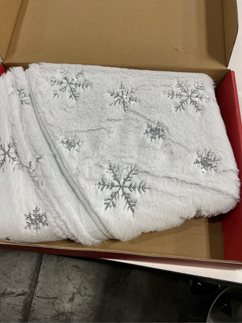 Condition photo showing Good Condition for 60 Inch Christmas Tree Skirt - Vonhen Large Snowy White Faur Fur Tree Skirt for Merry Christmas Party Christmas Tree Decorations White Plush Silver Sequin Snowflake Silver Snow 60 Inch