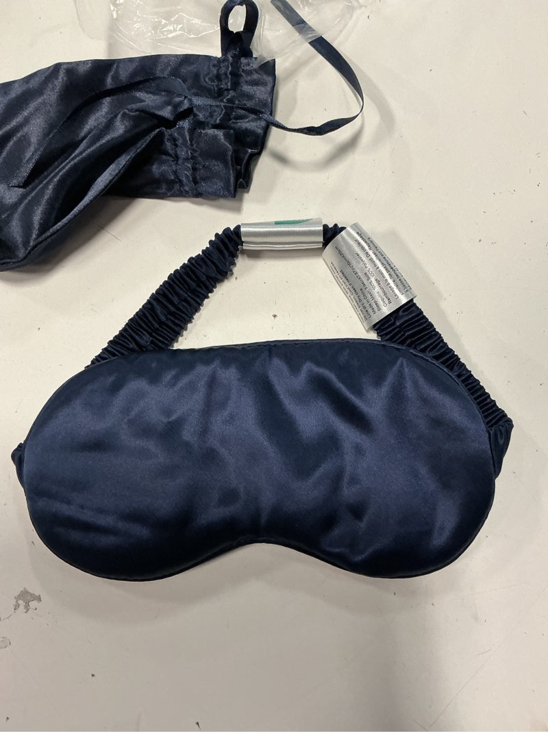 Condition photo showing Good Condition for Untitled Item