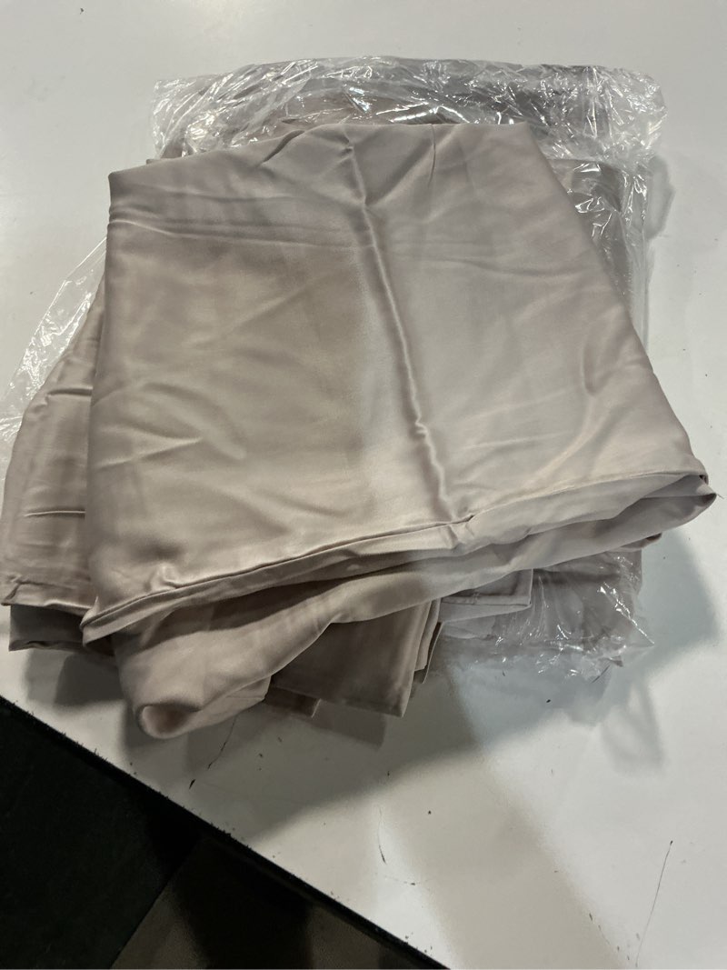 Condition photo showing Good Condition for bamboo fitted sheet set, queen, soft blush