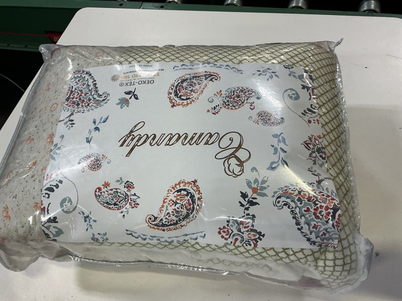 Condition photo showing New/Like New for cotton bedspread quilt bedding sets 3 pieces reversible coverlet sets comforters vintage red white rose floral patchwork bedspread, king size red white floral king size
