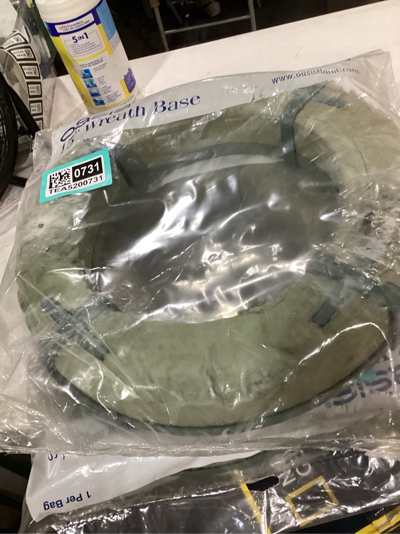 Condition photo showing Good Condition for oasis® 15" floral foam wreath base