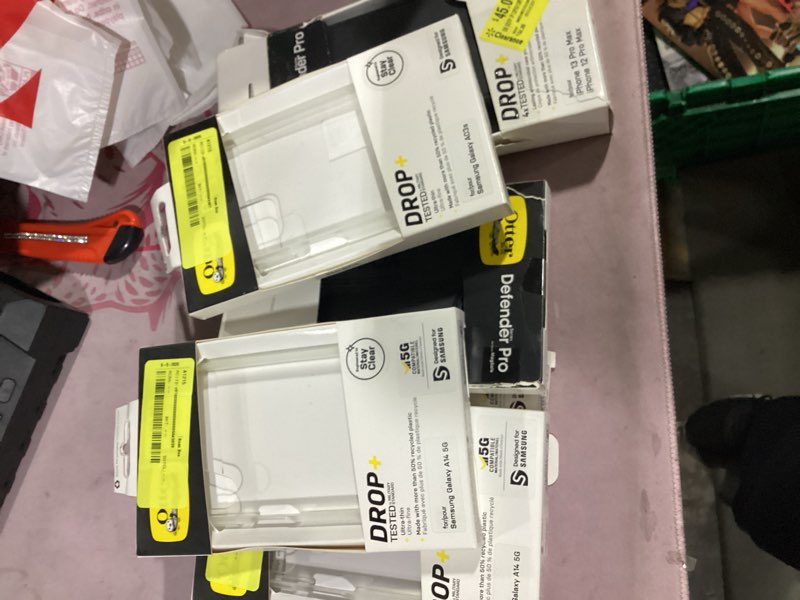 Condition photo showing Good Condition for assorted phone cases