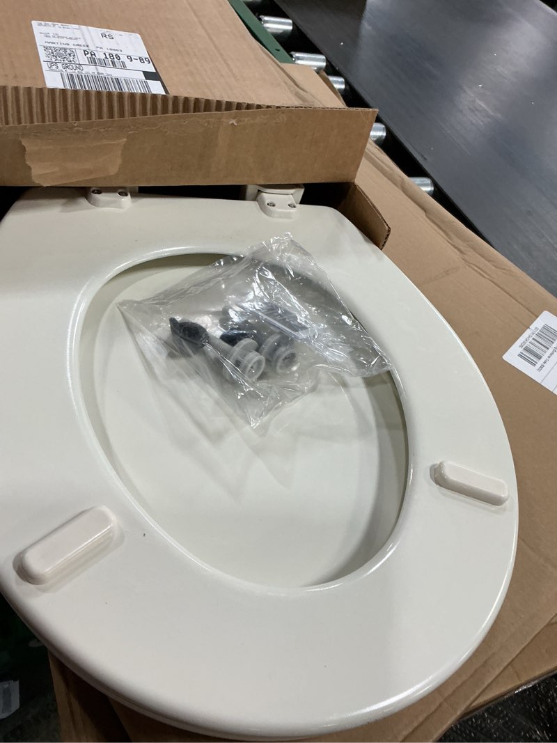 Condition photo showing New/Like New for bemis 500ec durable wood toilet seat with easy clean hinges, made in usa, round, bone bone round
