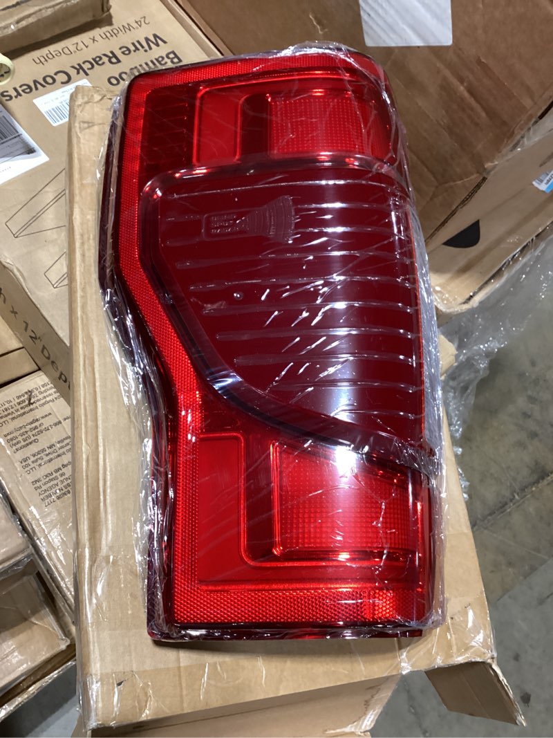 Condition photo showing Good Condition for tail light assembly