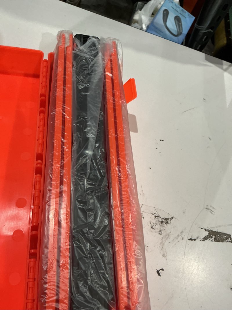 Condition photo showing Good Condition for highway warning triangle kit