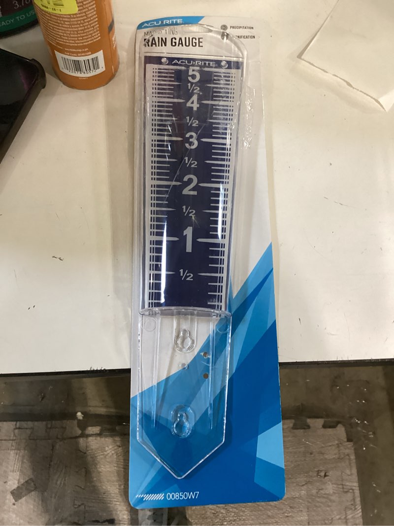 Condition photo showing Good Condition for acurite 5 in. magnifying rain gauge