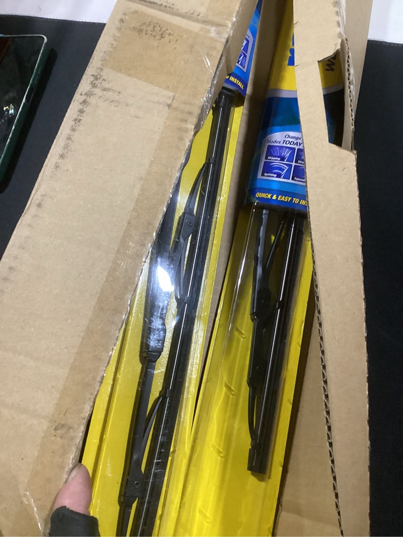 Condition photo showing New/Like New for rain-x 820148 weatherbeater wiper blades, 24" and 18" windshield wipers, automotive replacement windshield wiper blades that meet or exceed oem quality and durability standards, (set of 2) 24" and 18" pack of 2