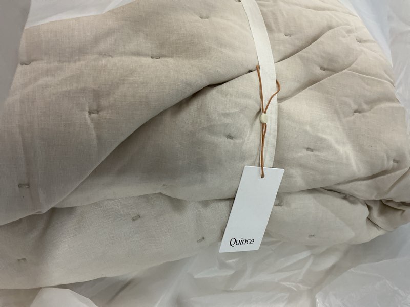 Condition photo showing Good Condition for european linen dream quilt, full/queen, sand