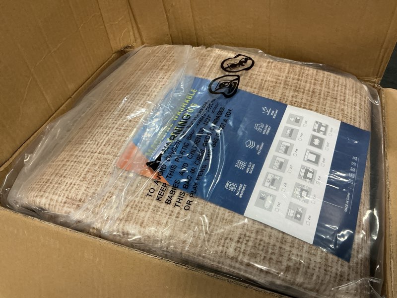 Condition photo showing Good Condition for Scalloped Washable Area Rug, 6' x 9' Rectangular, Beige, Non Slip, Machine Washable, Indoor, Low Pile, Polyester, Solid, Tufted, Foldable, Stain Resistant, Shed Resistant Jute 6' x 9' (Rectangular)