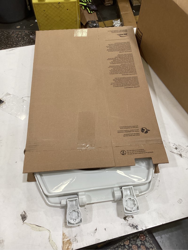 Condition photo showing Good Condition for Bemis 7300SLEC Slow Close Toilet Seat, Easy Clean Hinges and Durable Plastic Seat, Made in USA, Elongated, White