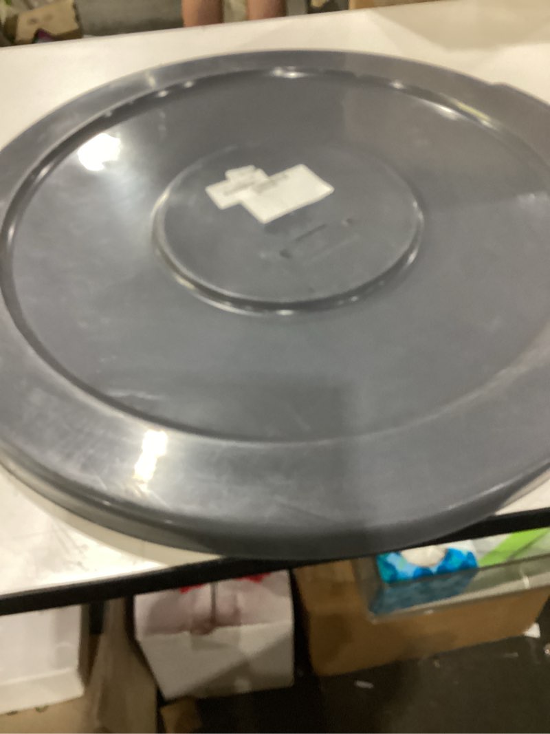 Condition photo showing New/Like New for box king rub123l brute container flat lid, 44 gal, 24.25" w x 1.5" h, gray