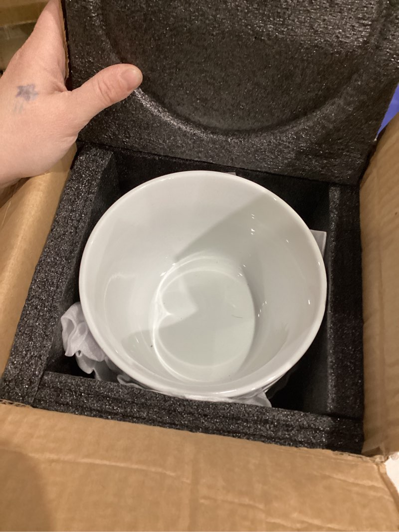 Condition photo showing New/Like New for Blushtier 4 Pieces Ceramic 1 Qt Pudding Basins White 6.5 Inch Christmas Pudding Mold Bowls for Steaming Ovenproof Durable and Sturdy Porcelain Steamed Plum Puddings Basin Bowl Easy to Clean 4 6.5 Inch