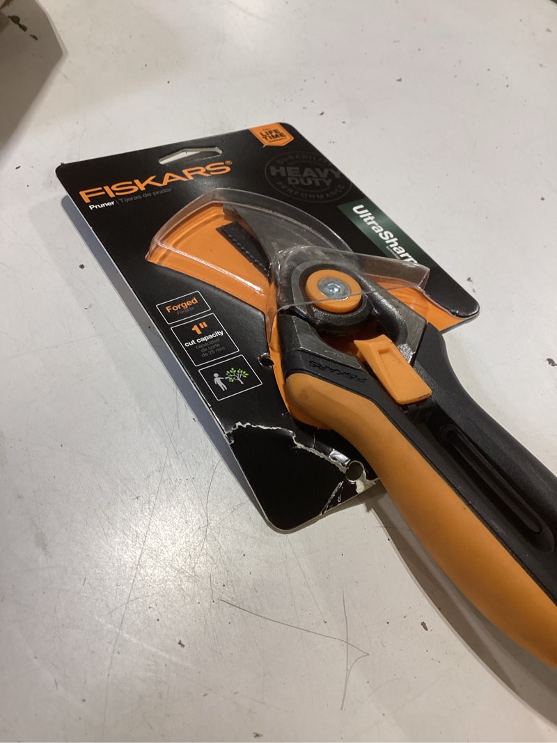 Condition photo showing Good Condition for fiskars steel bypass hand pruner with standard handle