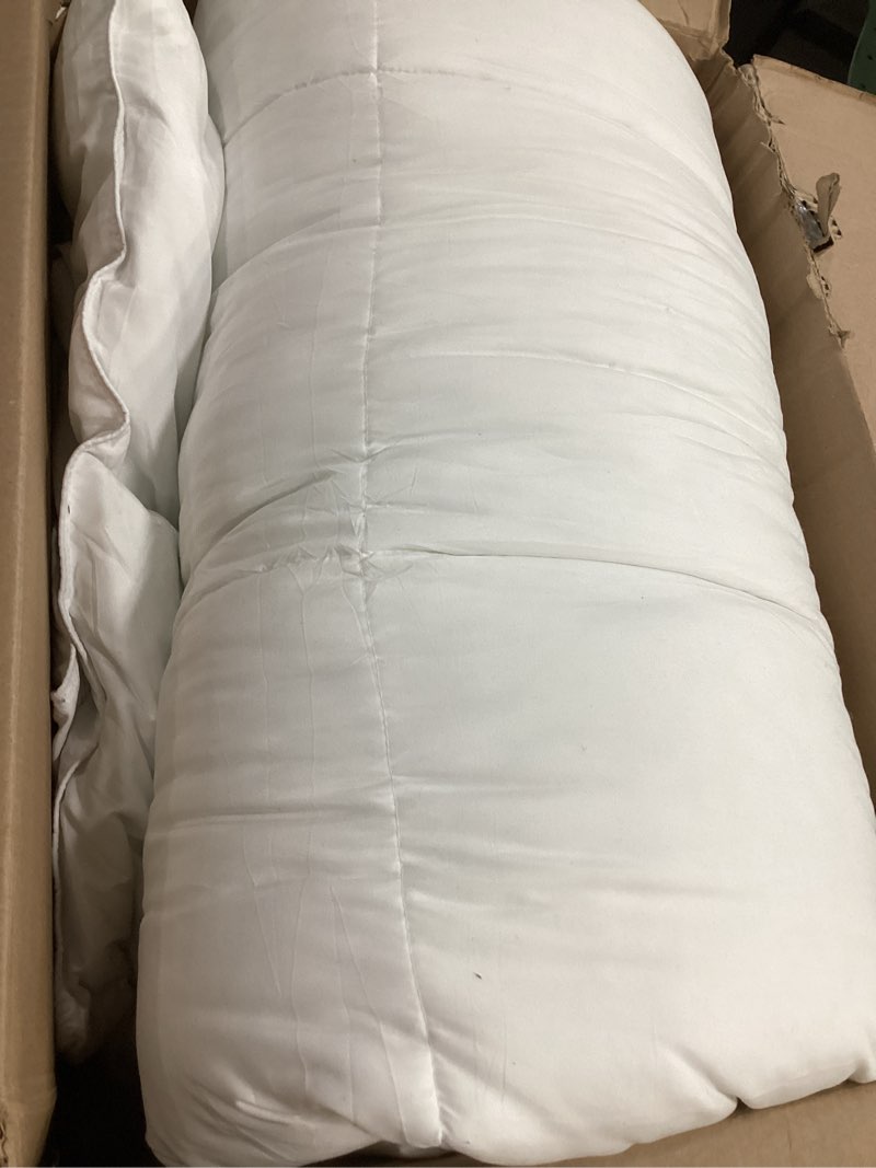 Condition photo showing As Is for Gray Eagle Oversized King Comforter – Extra Large Synthetic Down Alternative Comforter – Ultra Soft Microfiber, All-Season, Lightweight & Fluffy – Hotel Quality, Machine Washable, White (120' x 98")