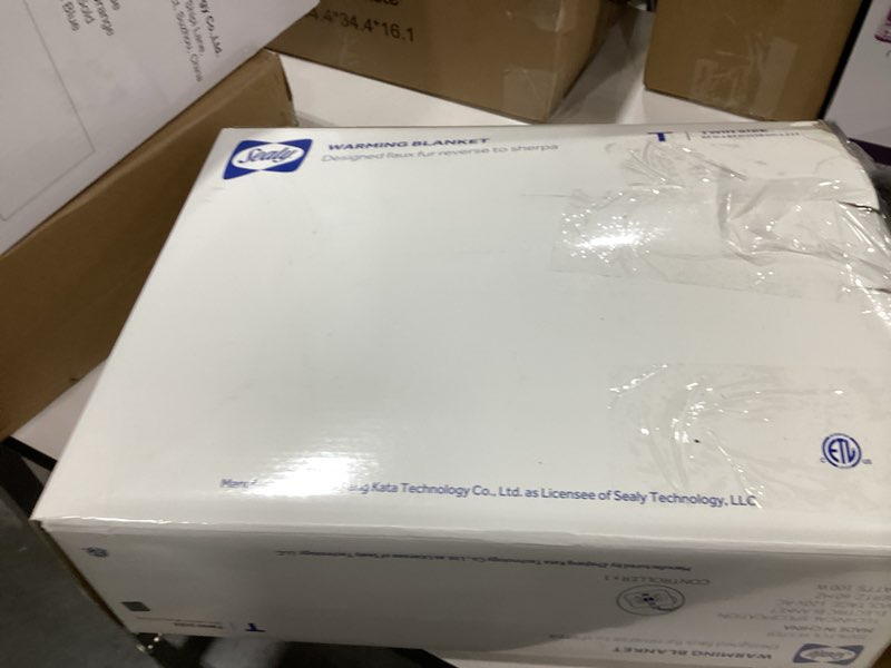 Condition photo showing Good Condition for sealy warming blanket