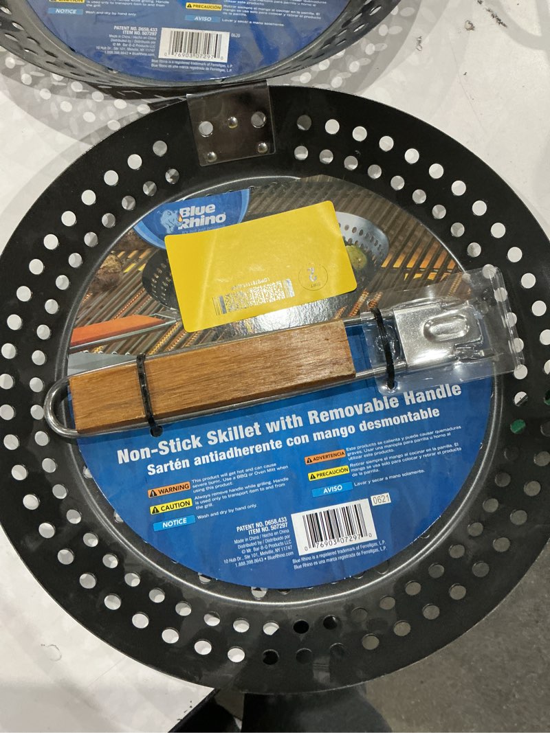 Condition photo showing As Is for (dirty)outset grill skillet with removable handle, non-sticki