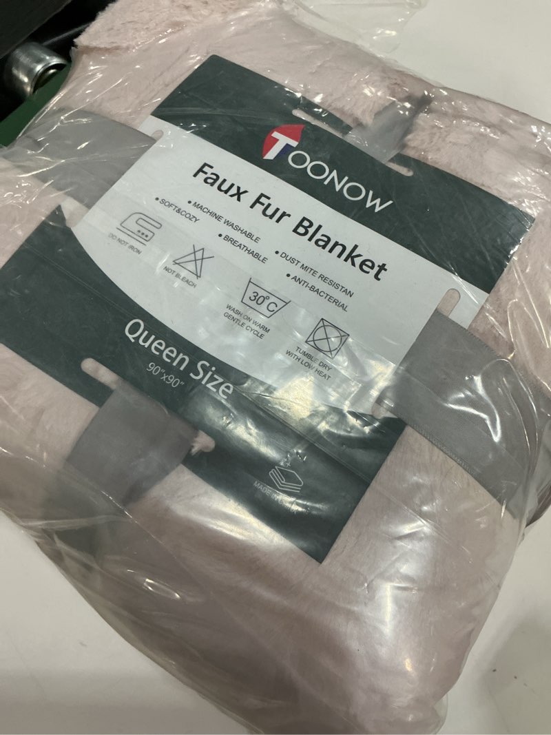 Condition photo showing New/Like New for TOONOW Faux Fur Luxury Throw Blanket,Double Side Soft Fluffy Shaggy Fuzzy Blanket for Couch Sofa Bed (Mauve Morn, Queen Size) Mauve Morn Queen Size