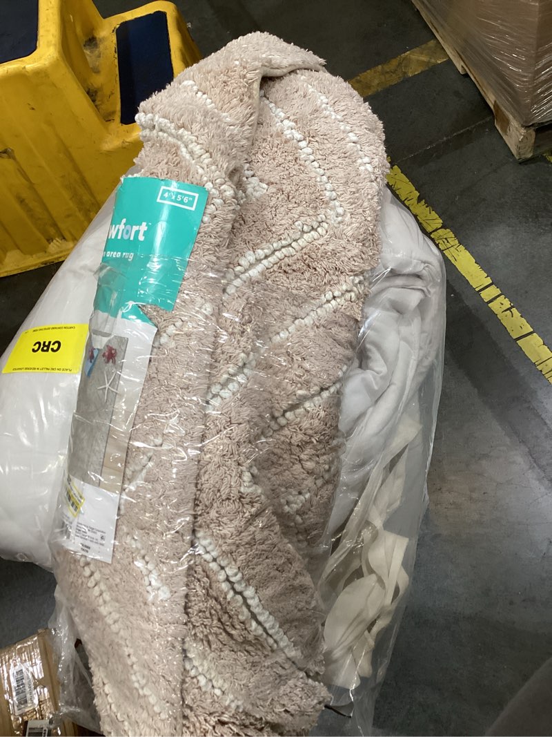 Condition photo showing Good Condition for 4'x5'6" tufted cotton chevron kids' rug beige - pillowfort™