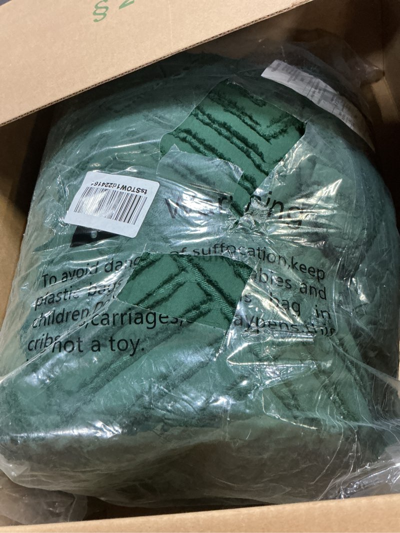 Condition photo showing item condition for Andency King Size Comforter Set 7 Pieces Dark Emerald Green - Bed in a Bag King Boho Lightweight Fluffy Tufted Bedding Sets with Quilt Comforter, Sheets, Pillowcases & Shams Emerald Green King (104"x90")