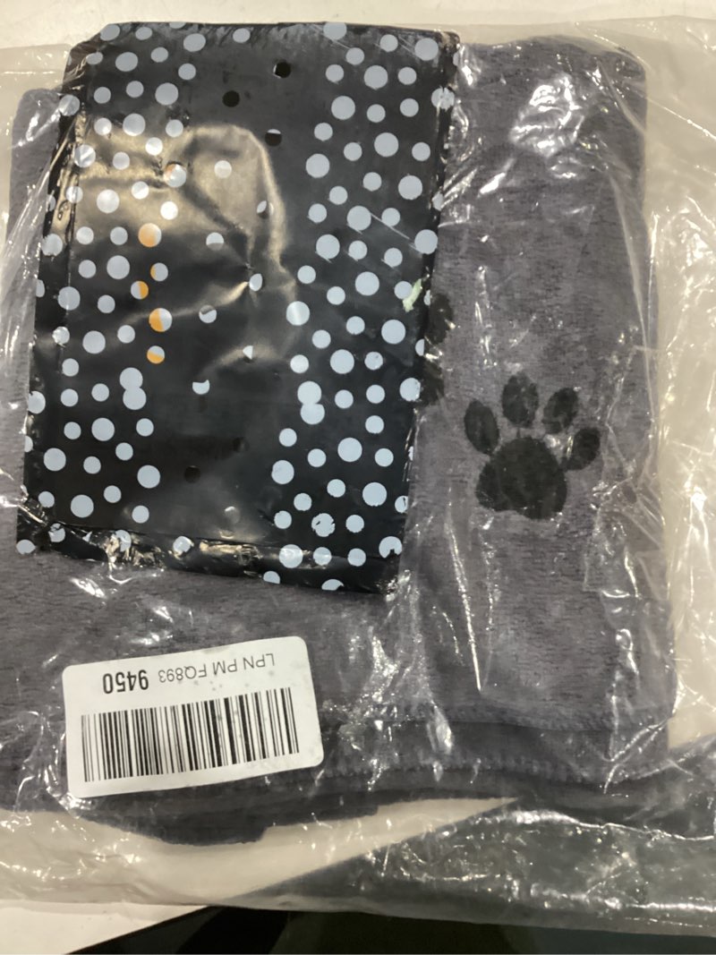 Condition photo showing Good Condition for homeideas 2 pack dog towels set, chenille and microfiber, super absorbent soft bath shammy towel with hand pockets for pets drying