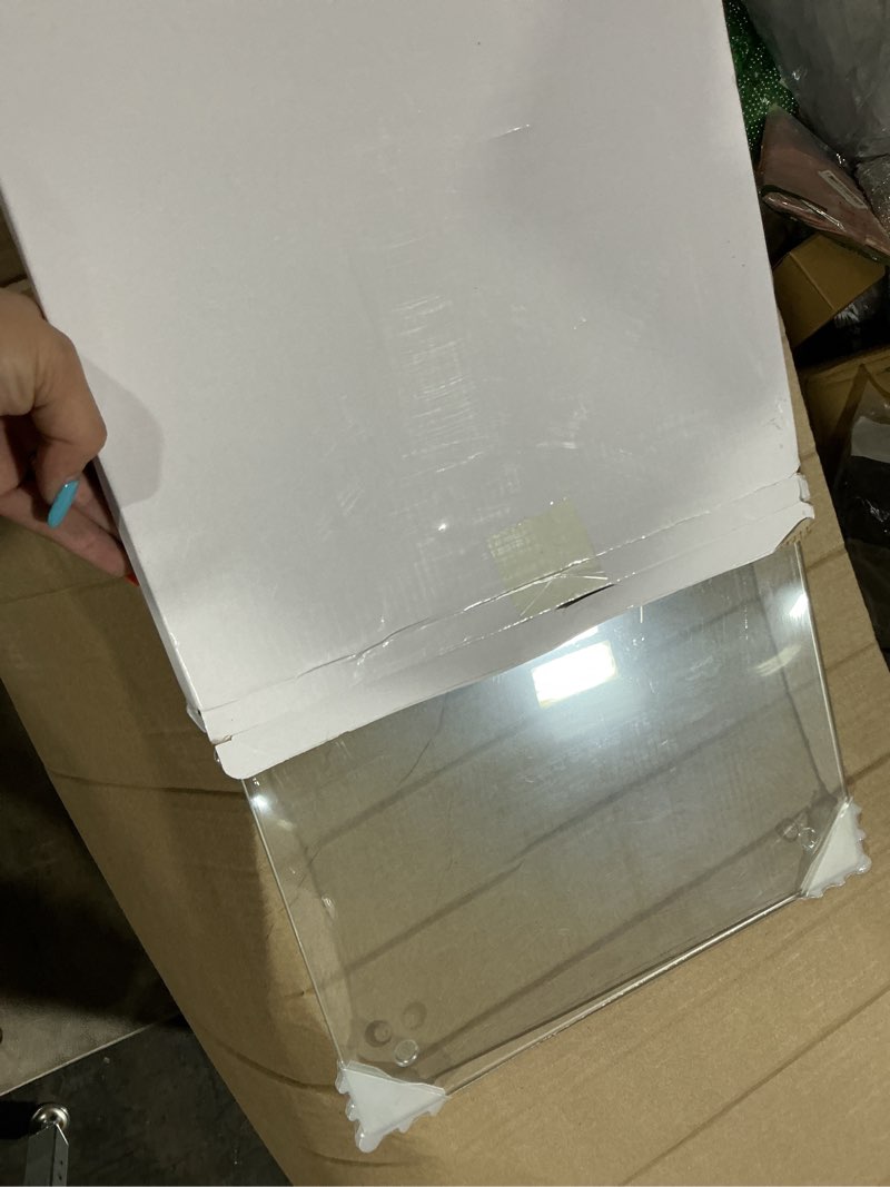 Condition photo showing Good Condition for seelenruhe tempered glass cutting boards for kitchen counter, clear cutting boards for countertop, non-slip, heat-resistant, easy to clean, kitchen decoration, 16x12 & 12x8 2pcs 2pcs - 12"x16" & 12"x8" clear