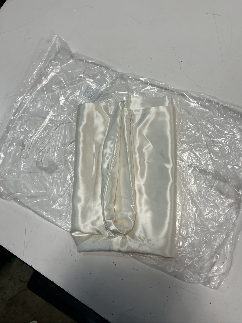 Condition photo showing Good Condition for quince 100% mulberry silk pillowcase ( queen size ) color ivory