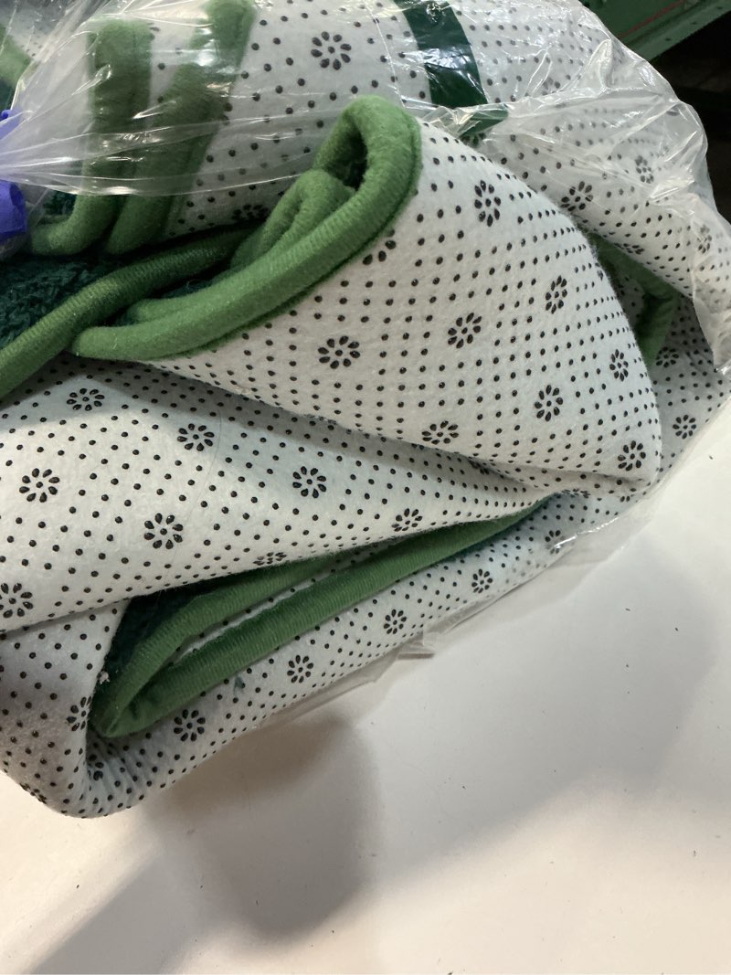 Condition photo showing As Is for flydoit area rugs for bedroom living room, 4x6 dark green super soft comfy thickened memory-foam indoor carpets, modern aesthetic minimalist carpet for boys girls adults apartment nursery home décor 4' x 6' (rectangular) dark green