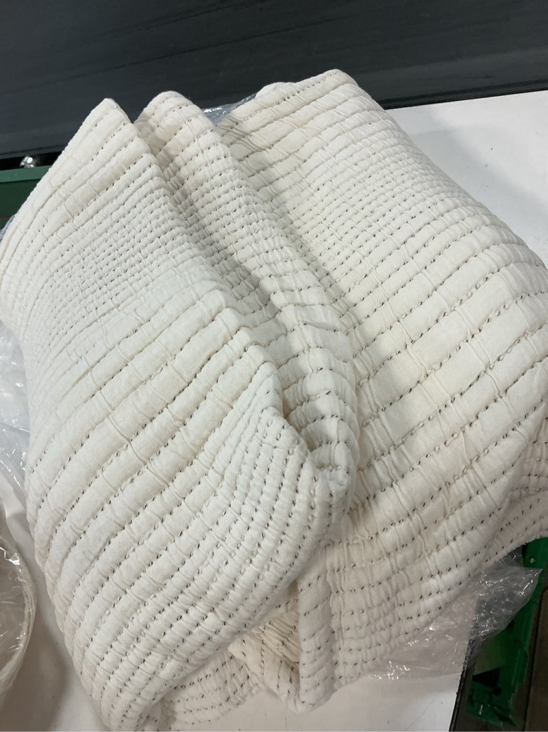 Condition photo showing Good Condition for organic cotton channel stitch coverlet, full/queen