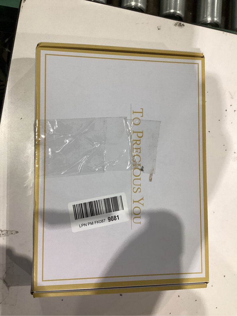 Condition photo showing Good Condition for Jewelry holder