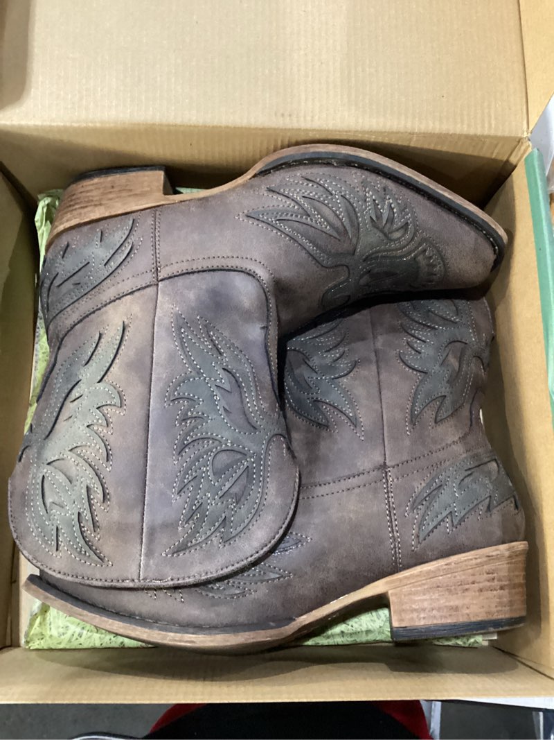 Condition photo showing New/Like New for roper womens amelia tooled inlay snip toe casual boots ankle low heel 1-2" - brown 10 brown