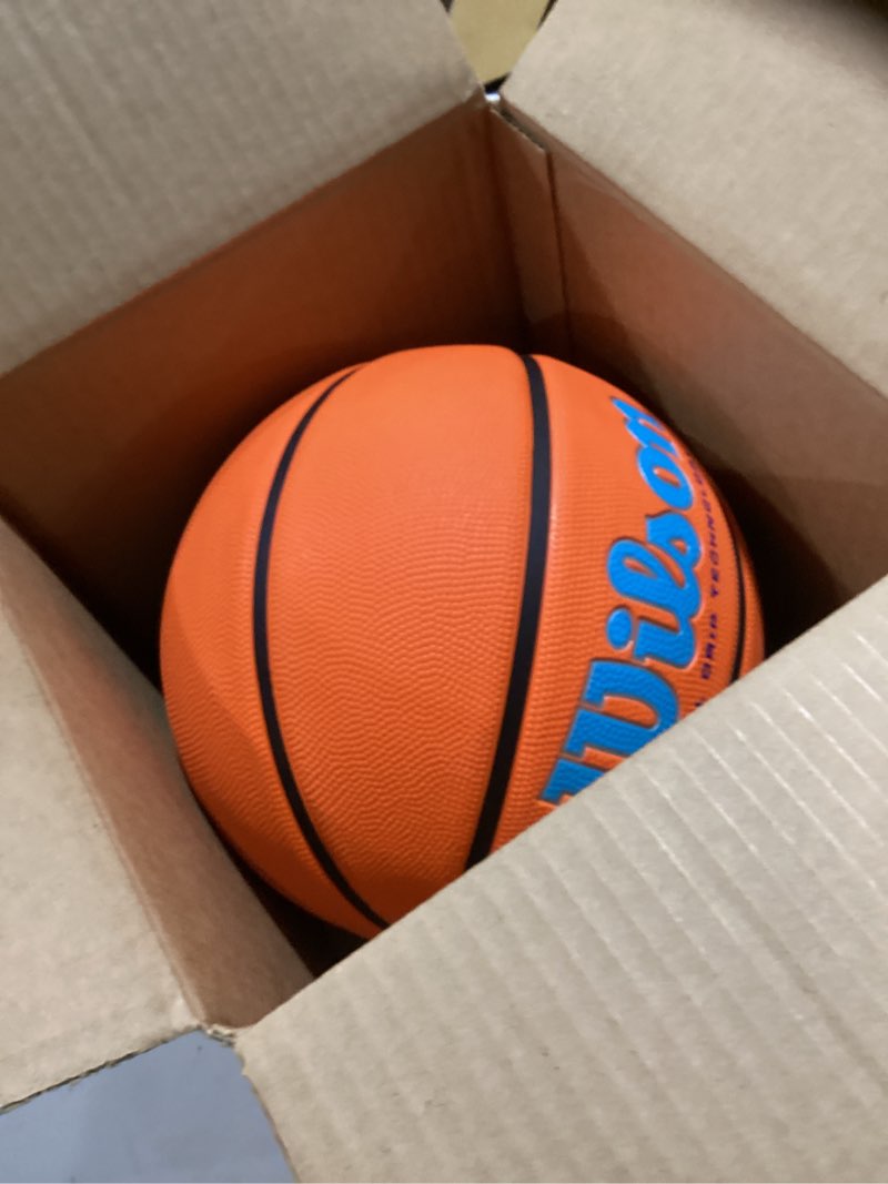 Condition photo showing Good Condition for Wilson NCAA Elevate VTX Orange/Blue Size 7 - 29.5"