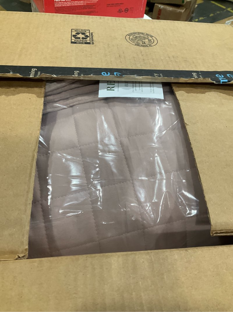 Condition photo showing Good Condition for RECYCO Luxury Velvet Quilt Set Full Queen Size Bedding Sets, Ultra Soft Velvet Comforter Set, Lightweight Channel Box Stitch Oversized Bedspread Coverlet for All Season, with 2 Shams, Rose Pink Full/Queen (88" x 92") Rose Pink