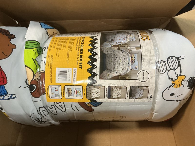 Condition photo showing Good Condition for Peanuts Charlie Brown, Snoopy & Gang Bedding, 7 Piece Super Soft Cozy Reversible Comforter and Sheet Set with Sham, Queen, (100% Official Licensed Product) by Franco Collectibles