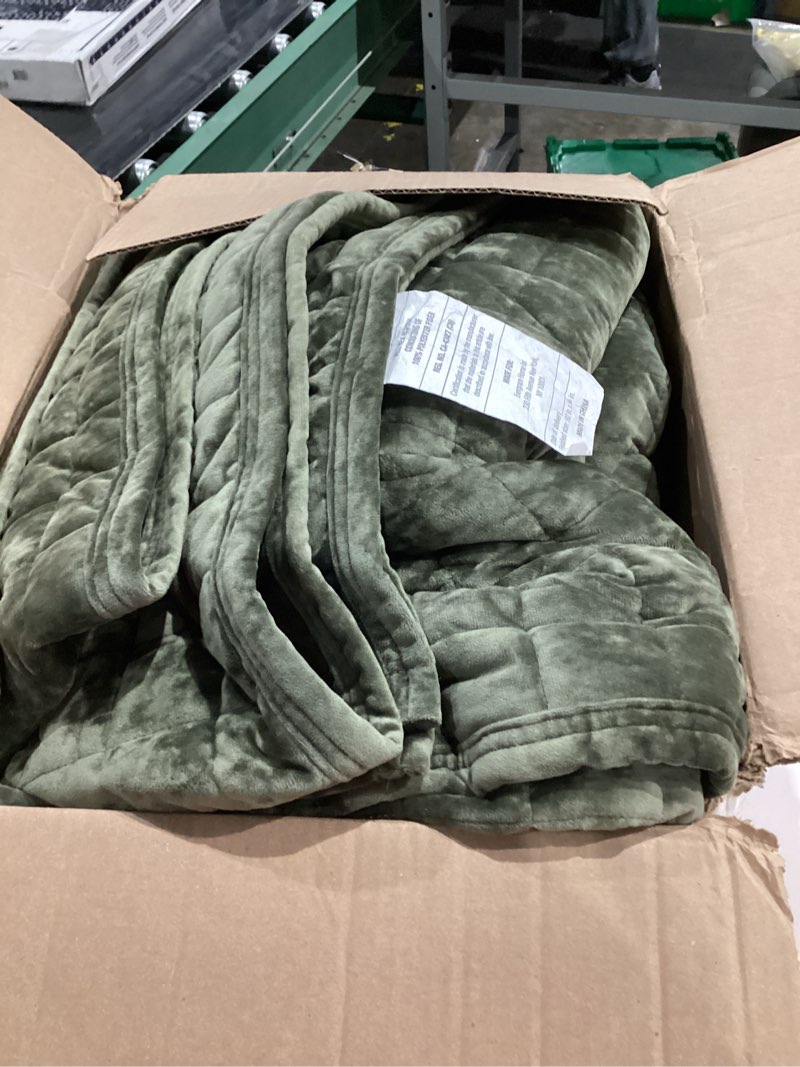 Condition photo showing Good Condition for RECYCO Luxury Velvet Quilt Set Full Queen Size, Lightweight Velvet Comforter Set, Oversized Bedspread Coverlet Quilted Bedding Set, with 2 Matching Pillow Shams, for All Season, Olive Green Full/Queen (88" x 92") Olive Green