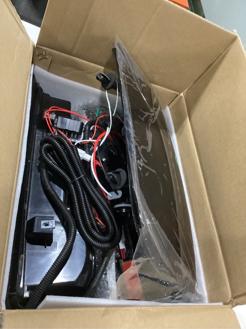 Condition photo showing New/Like New for Tail Light + 3rd Third Brake Cargo Lamp for 07-13 Chevy Silverado 1500, 07-14 2500 HD & 3500 HD, 08-14 GMC Sierra 3500 HD, High Mount Stop Light Rear LED Taillight Assembly, 25958482 25958483 2007-2013 (2014 HD) Taillight + Brake Light