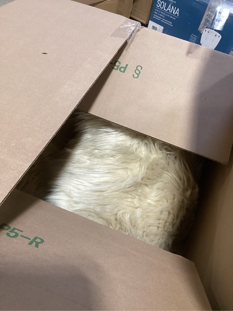 Condition photo showing Good Condition for amtovo faux fur sheepskin rug for living room, 4 x 6 ft beige fluffy area rug for bedroom, playroom, luxury room decor, rectangle 4' x 6' (rectangular) beige