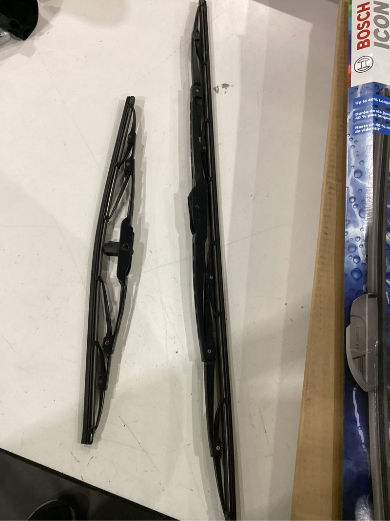 Condition photo showing Good Condition for bosch 26a16a icon beam wiper blades - driver and passenger side - set of 2 blades (26a & 16a) front (26a & 16a) icon combo pack (front)