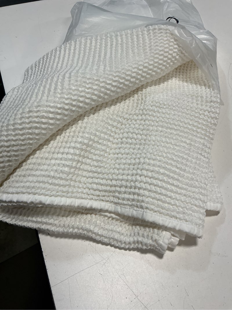Condition photo showing Good Condition for quince organic waffle bed blanket white 70x50in