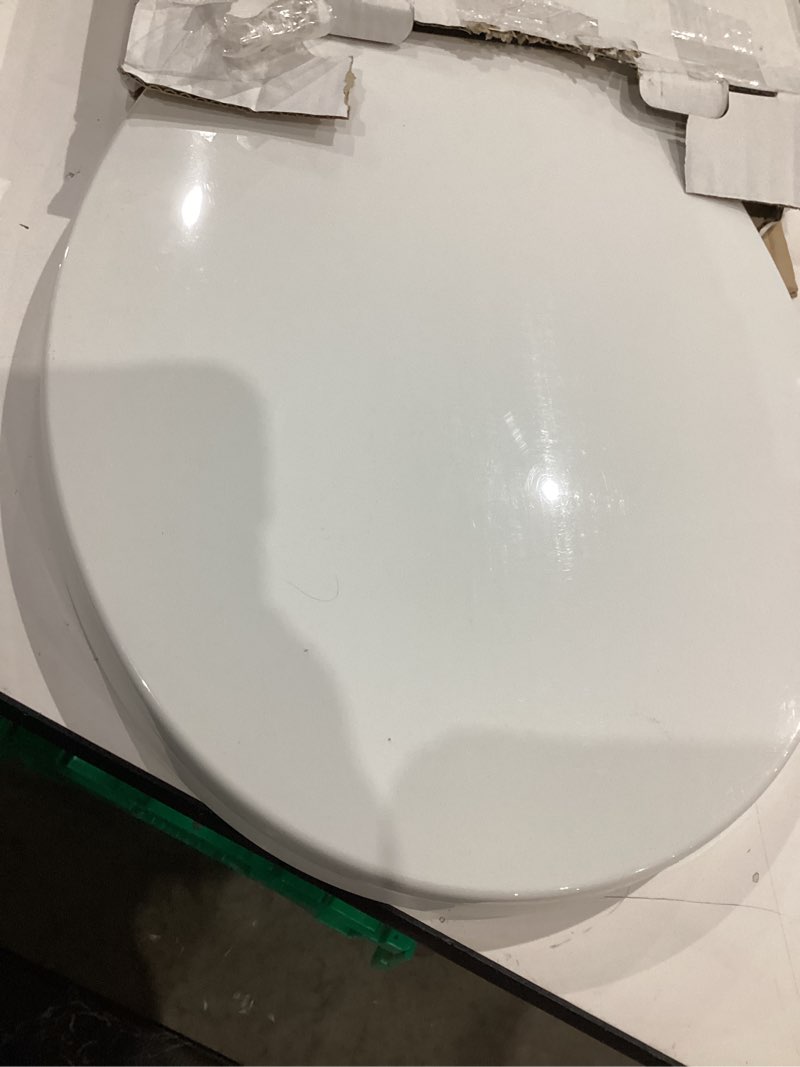 Condition photo showing Good Condition for round toilet seat, standard 16.5” slow/soft close round toilet seat for round toilets, no-slam quiet-close lid, easy-to-install, white, durable never-loosen design white round(standard)