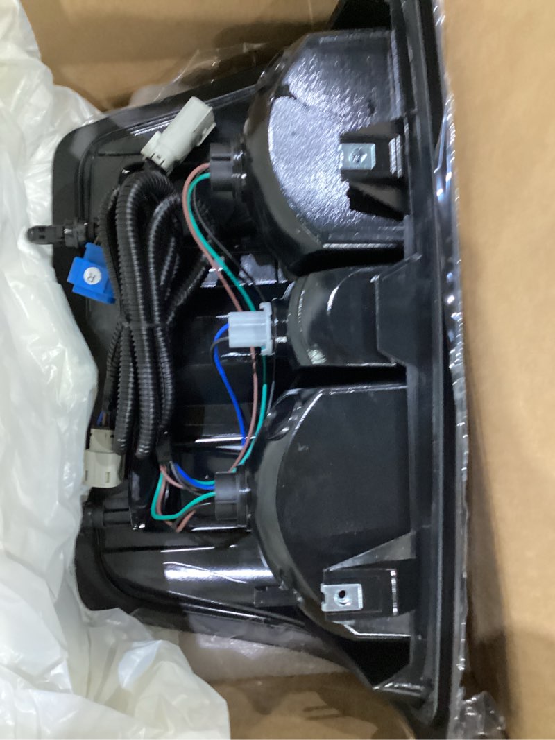 Condition photo showing New/Like New for Tail Light Compatible With 2014-2019 Chevy Silverado 1500 2500 HD GMC Sierra 3500 HD Right Passenger Side Taillight Replace 23141275 Halogen