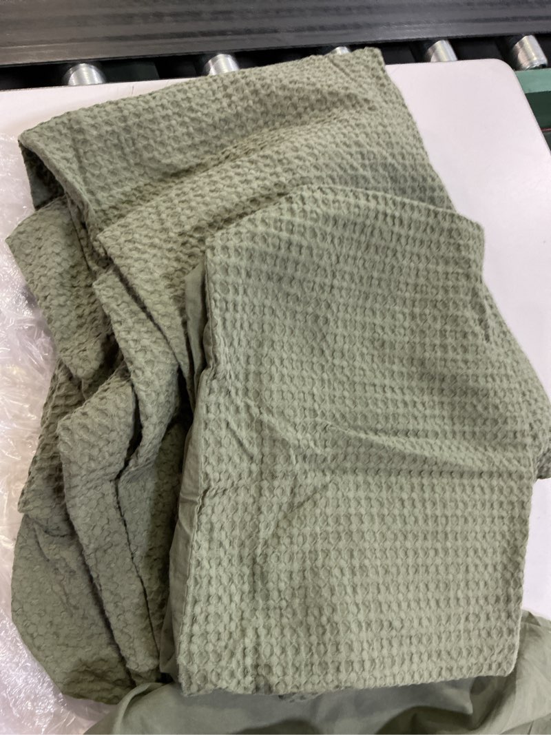 Condition photo showing Good Condition for organic luxe honeycomb duvet cover set, twin, olive,set of 2