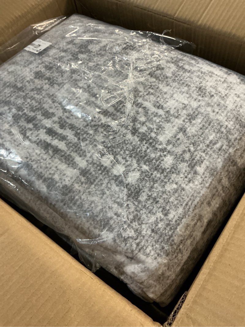 Condition photo showing Good Condition for 9x12 ft extra large washable area rugs for living room, soft non-slip modern abstract pattern carpet for bedroom indoor floor nursery home decor (grey) cc59 grey 9' x 12' (rectangular)