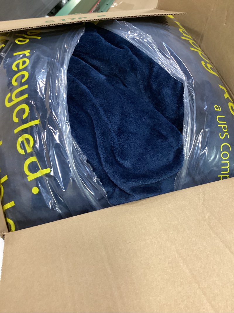 Condition photo showing Good Condition for Bedsure GentleSoft Sherpa Fleece Blanket Queen Size for Bed, Non-Heated, Thick and Warm Throw for Women and Men, Soft Fuzzy Plush Queen Blanket for Winter, Navy, 90x90 Inches Queen (90" x 90") 03 - Navy