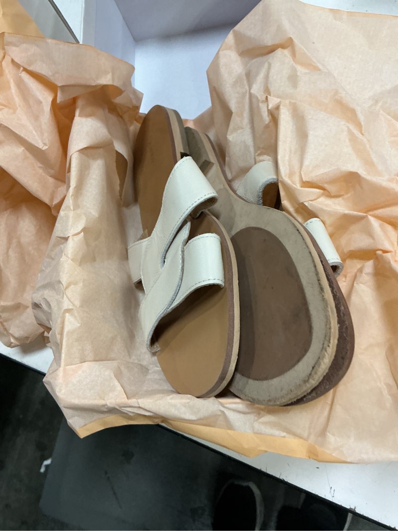 Condition photo showing As Is for italian leather cutout slide sandal, 6, bone