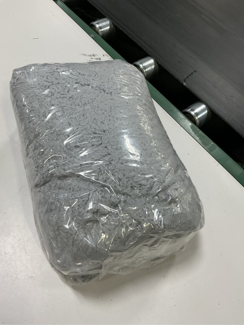 Condition photo showing New/Like New for disolla bathroom rug 20x32 - non-slip plush thick bath mat, highly absorbent & ultra soft fluffy floor mat, machine washable for shower and tub, silver grey silver 1'8" x 2'8" (20''x32'' bathroom rug)