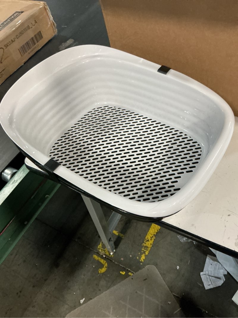 Condition photo showing Good Condition for arm & hammer sifting cat litter box, 2 open top plastic cat litter pans and cat litter tray, large, black and white